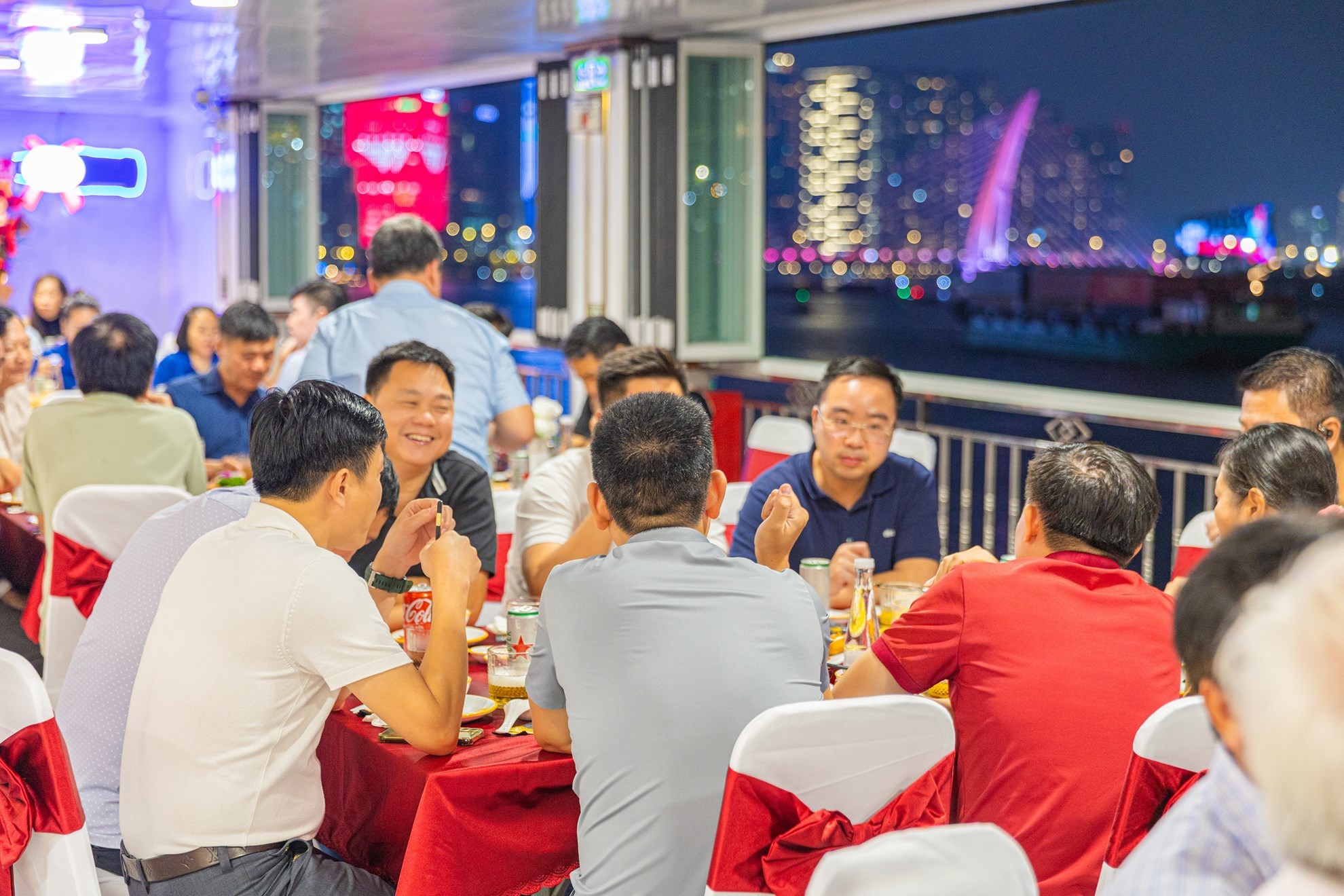 Ăn Tối Trên Du Thuyền Bến Nghé