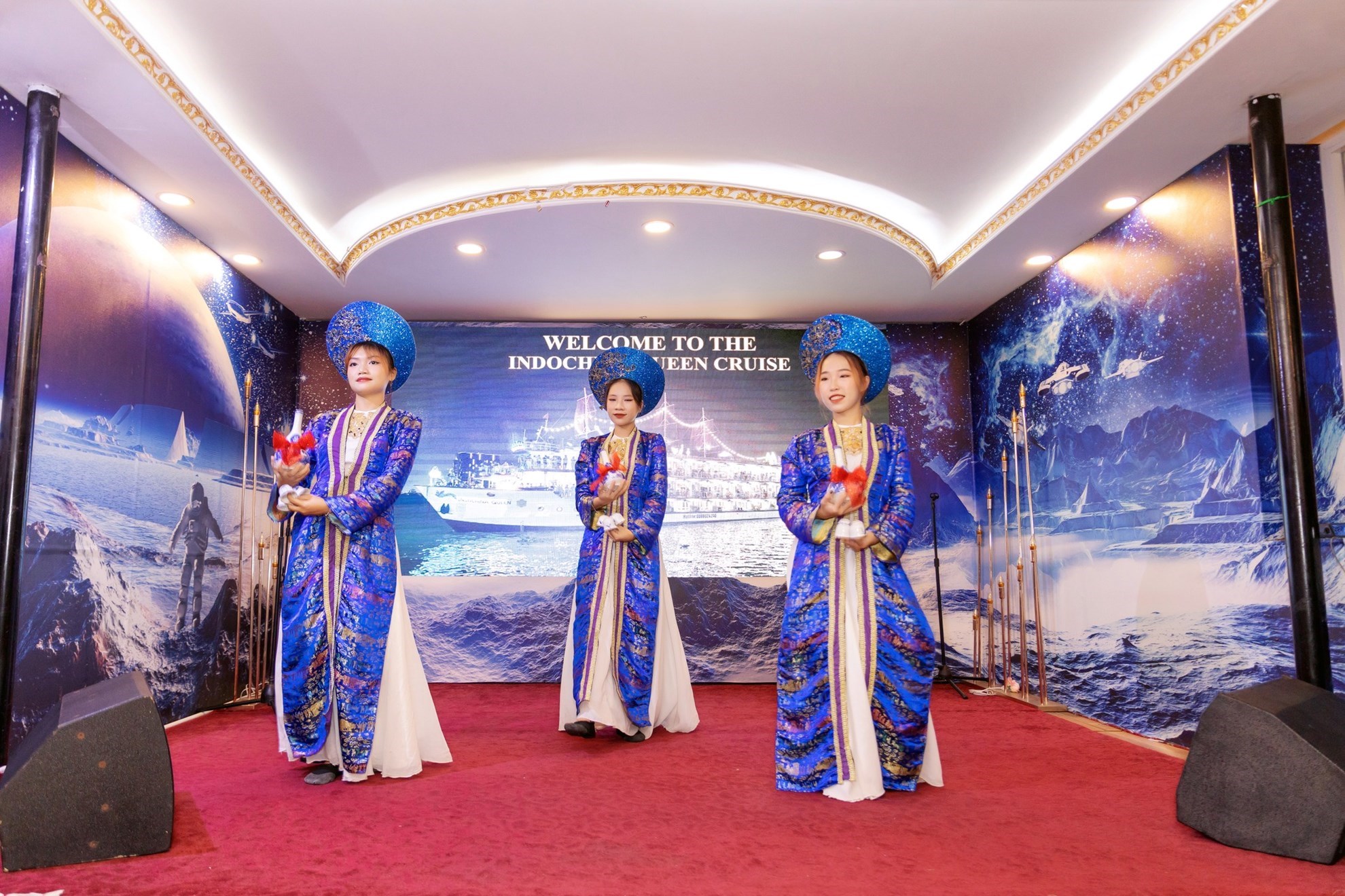 Ăn Tối Set Menu Trên Tàu Indochina Queen