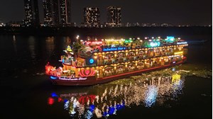 Buffet Tối Trên Du Thuyền Indochina Star