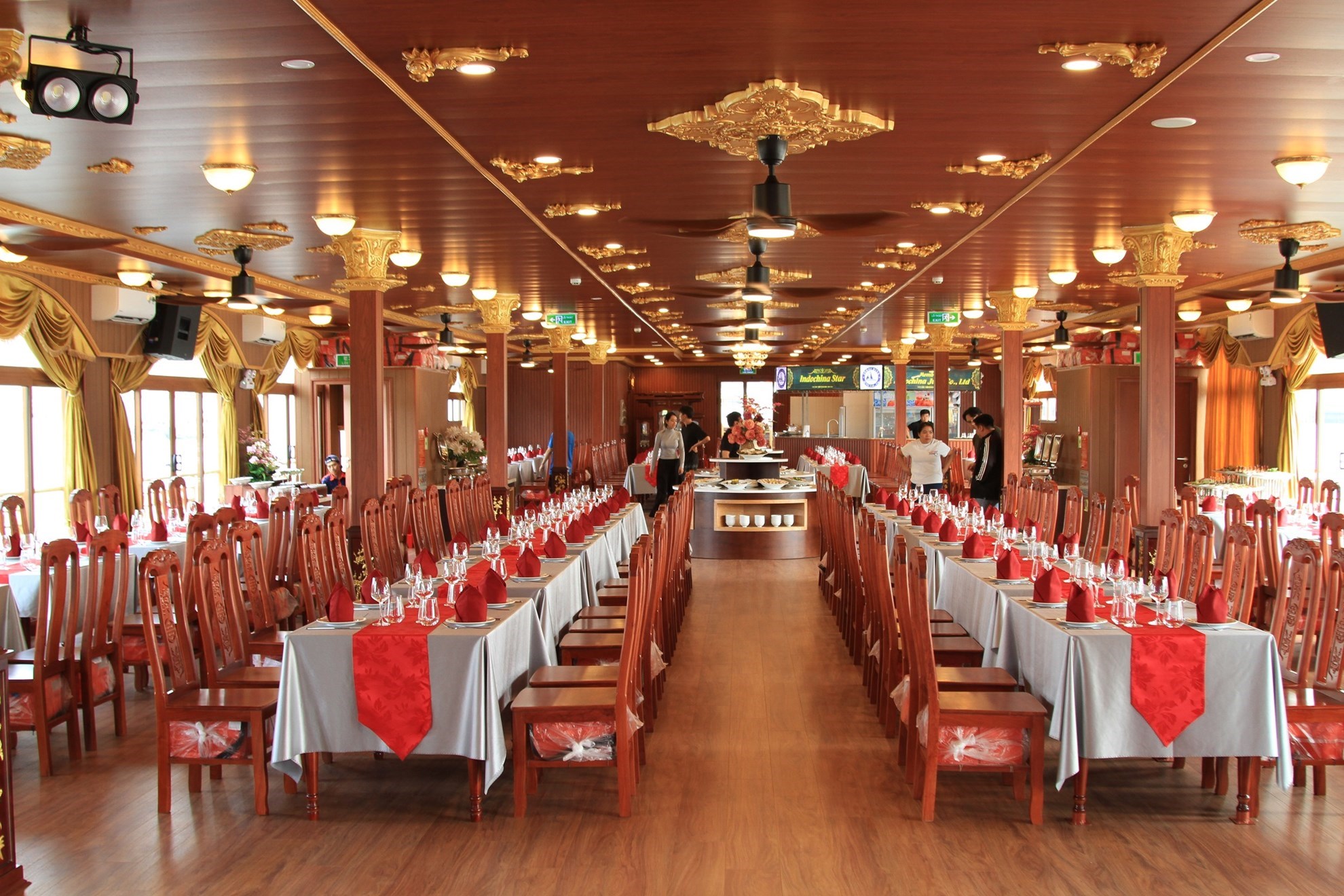 Buffet Tối Trên Du Thuyền Indochina Star