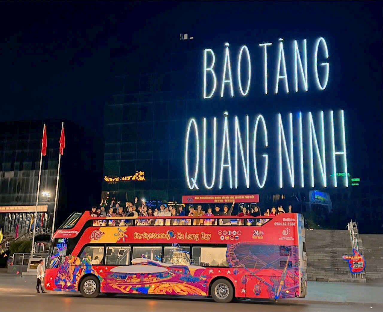 Bus 02 Tầng Vịnh Hạ Long - Vietnam Sightseeing