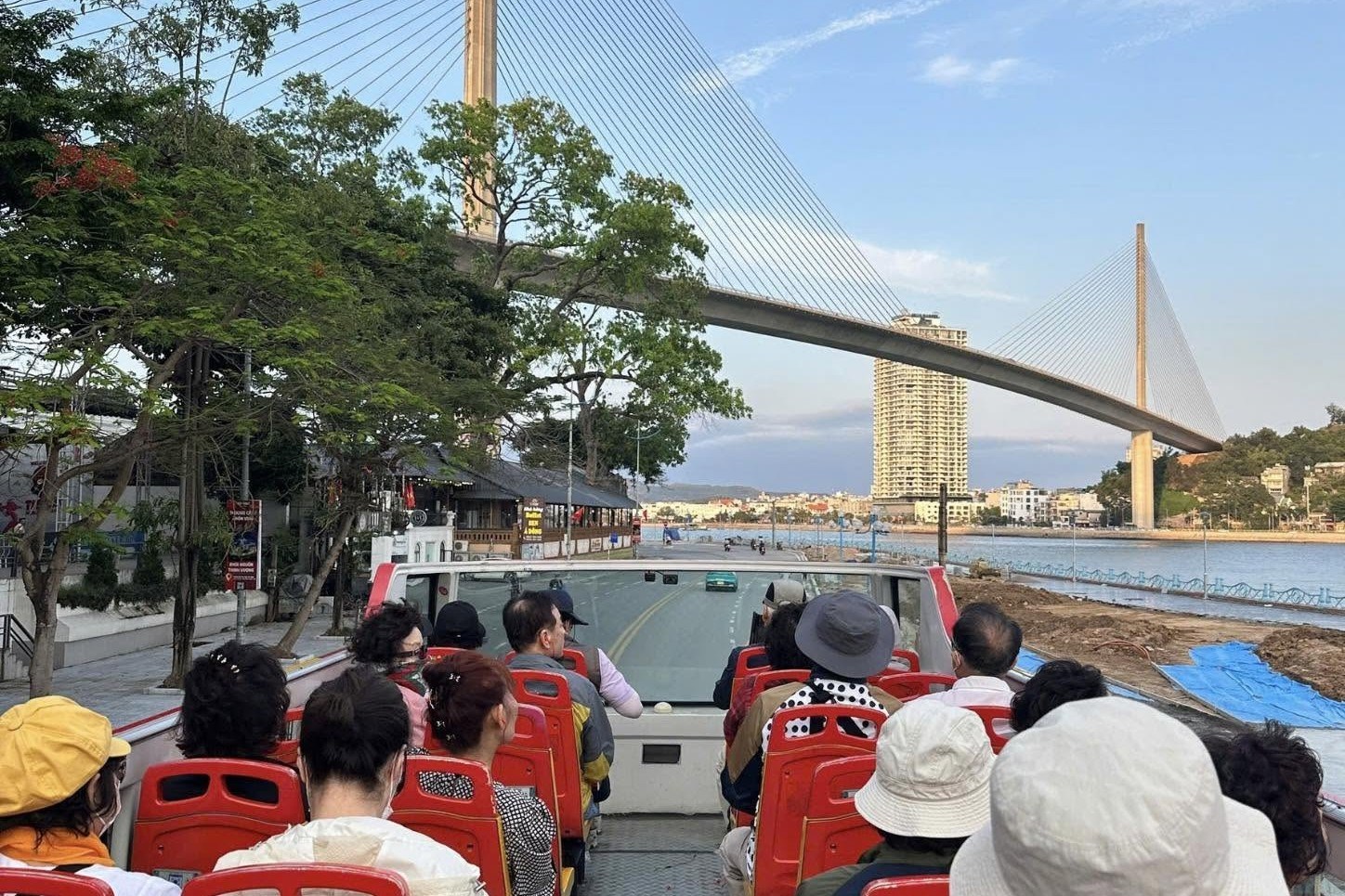 Bus 02 Tầng Vịnh Hạ Long - Vietnam Sightseeing