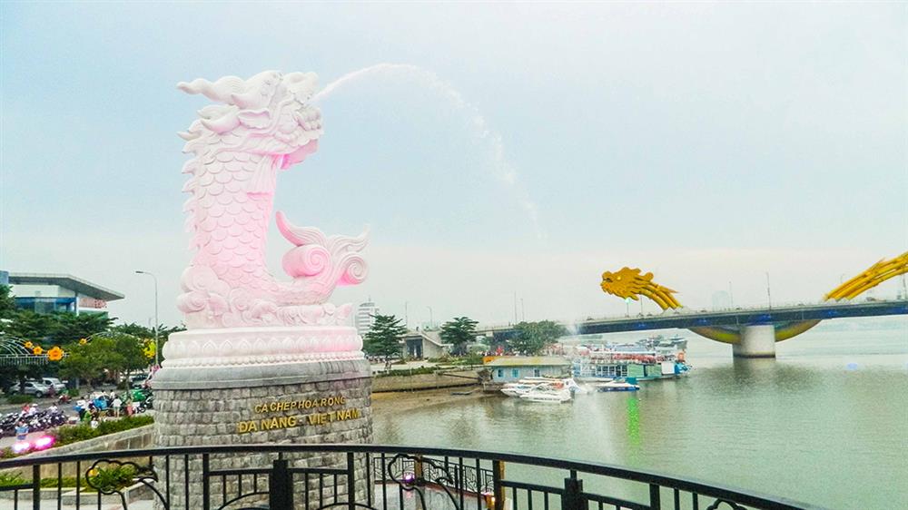 01. Chụp từ Tượng đá cá chép hóa rồng
