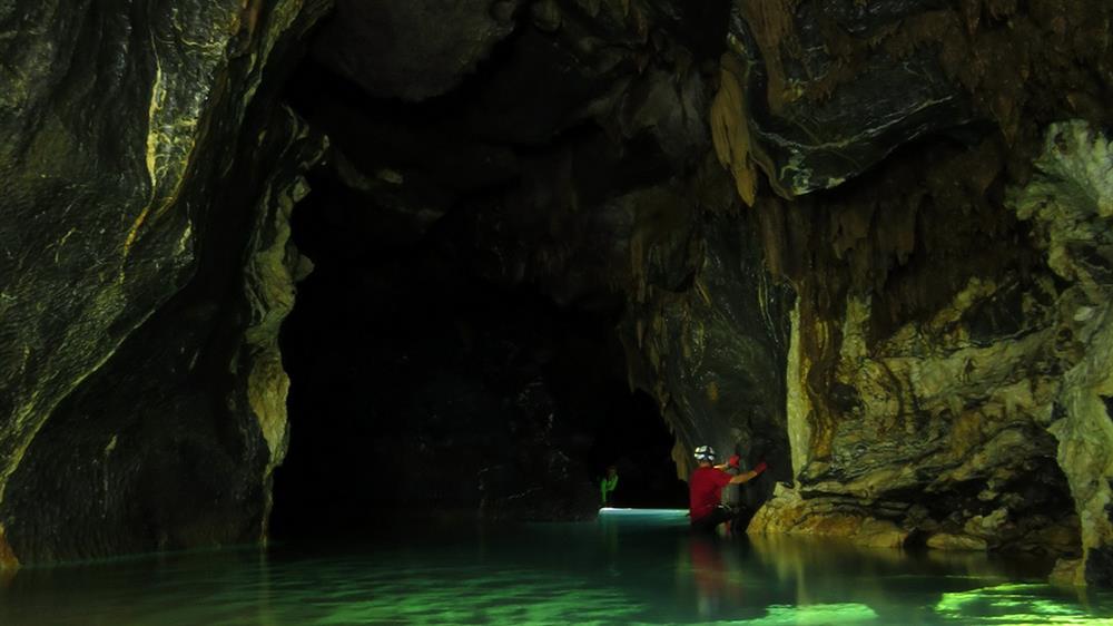 04. Hang Nước Nứt