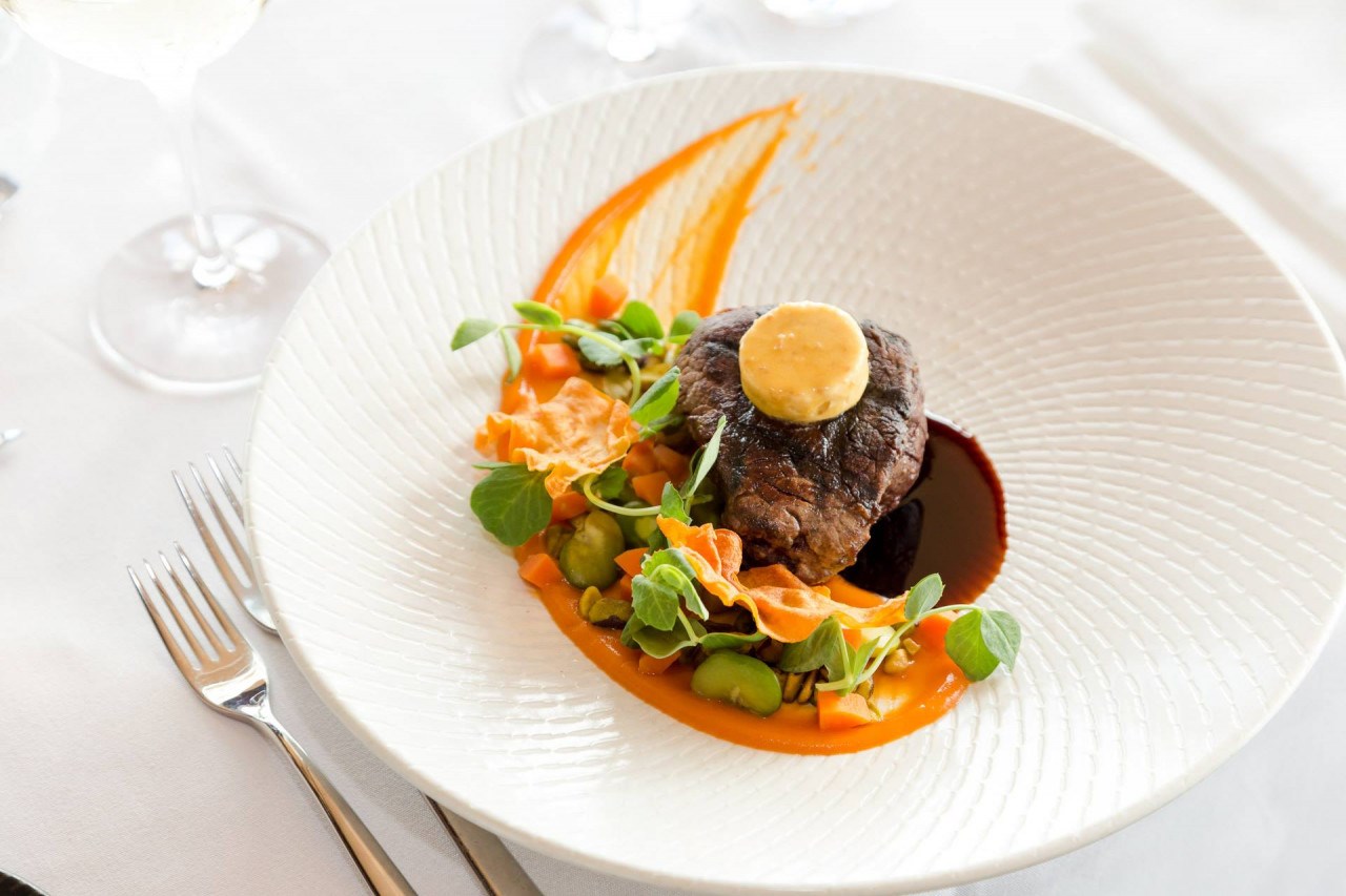 Ăn trưa tại nhà hàng 360 Bar và Dining ở Sydney Tower