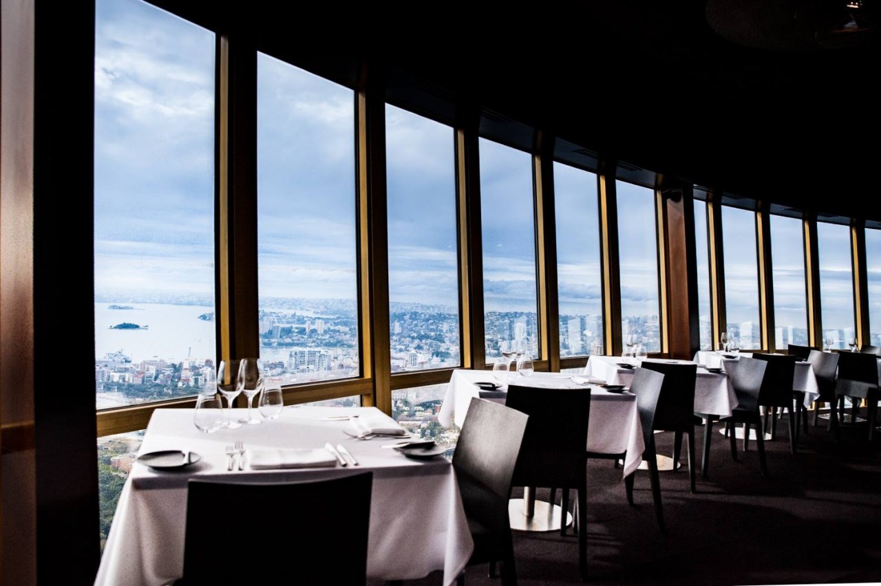 Ăn trưa tại nhà hàng 360 Bar và Dining ở Sydney Tower