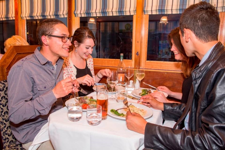 Ăn tối tại nhà hàng xe điện Christchurch 