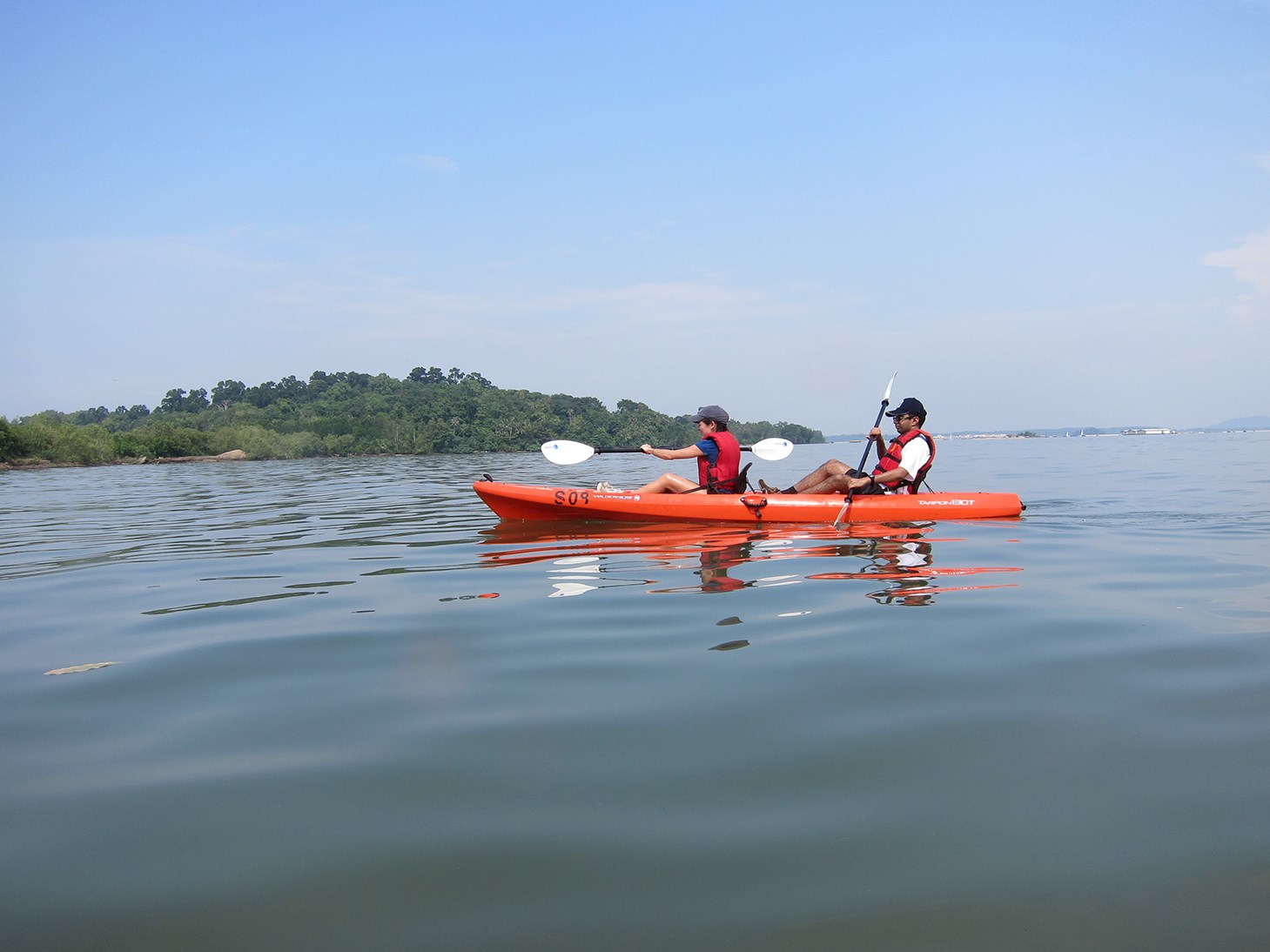 Chèo kayak ở đảo Ketam