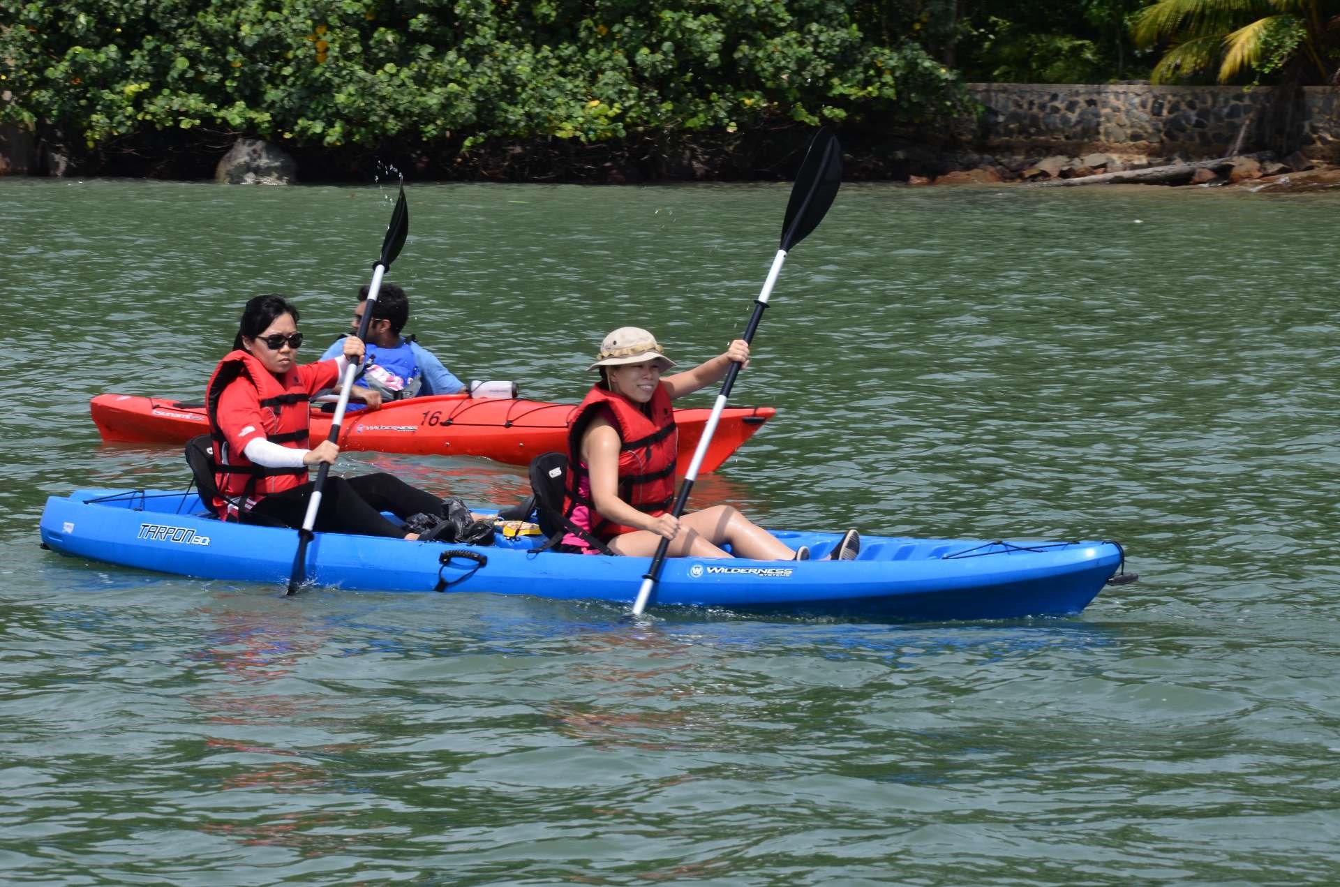 Chèo kayak ở đảo Ketam