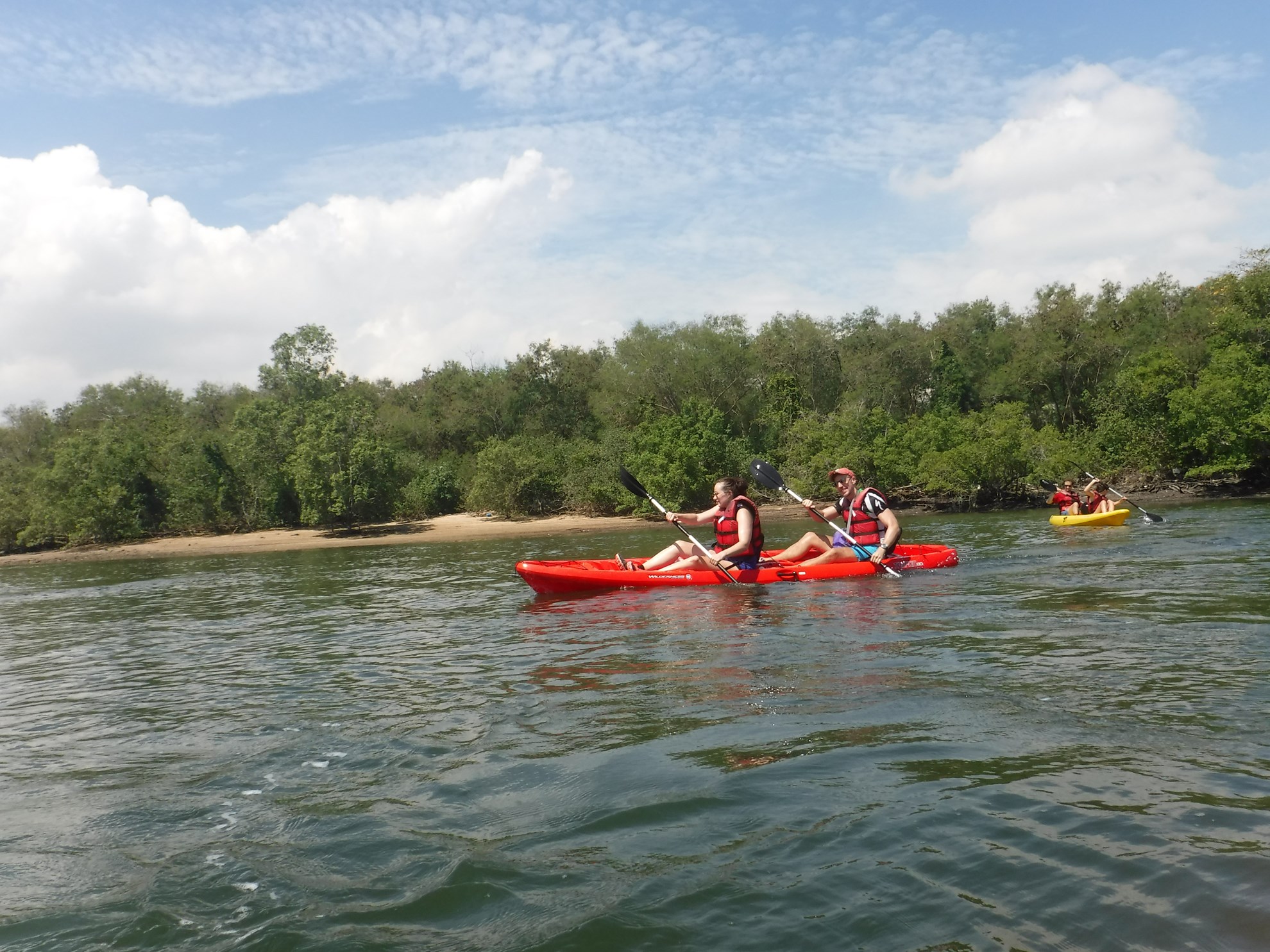 Chèo kayak ở đảo Ketam