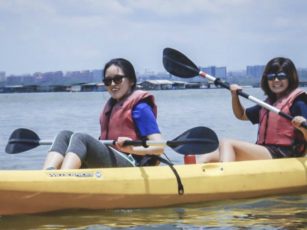 Chèo kayak ở đảo Ketam