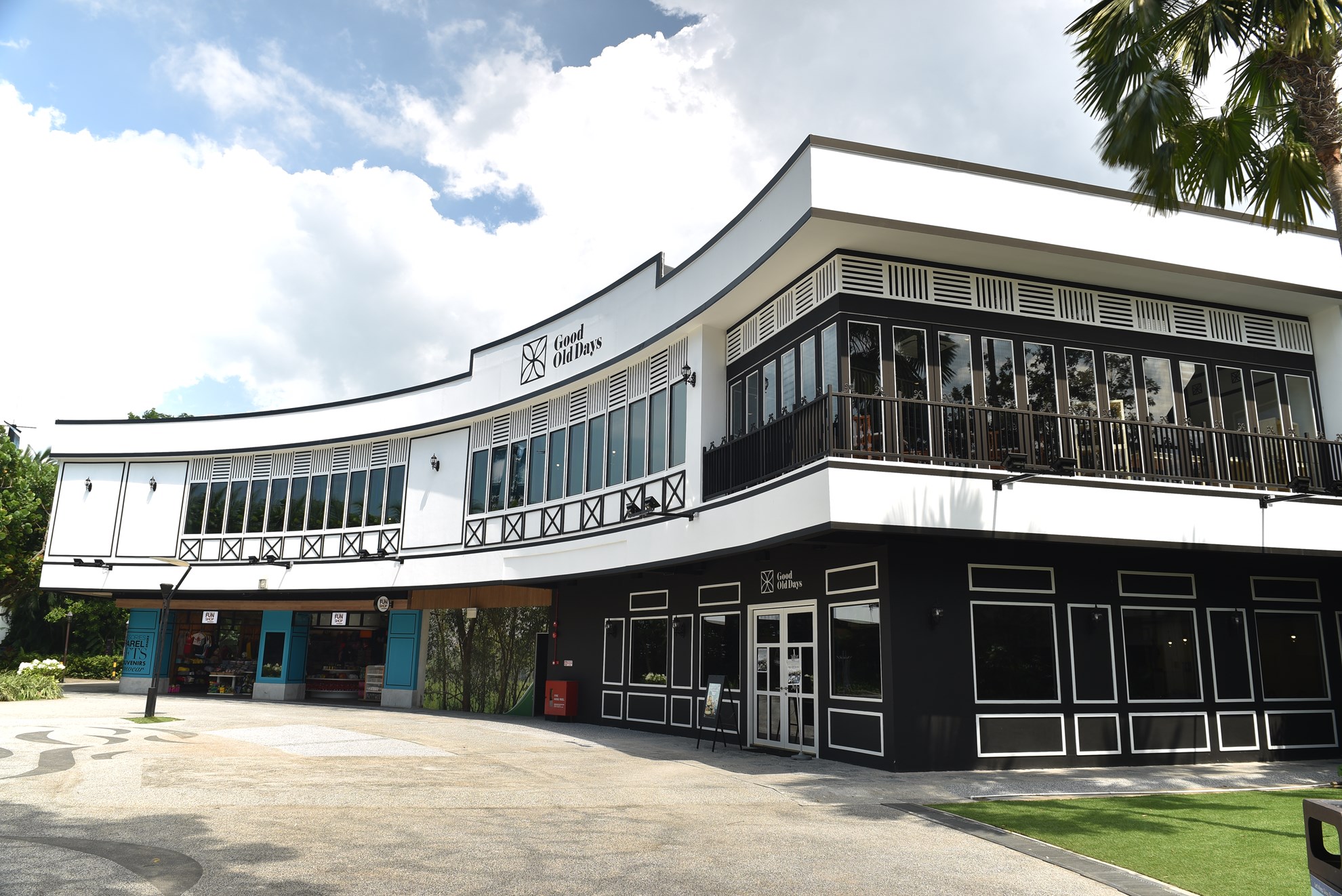 COMBO: Singapore Cable Car + Dining at Mount Faber OR Sentosa