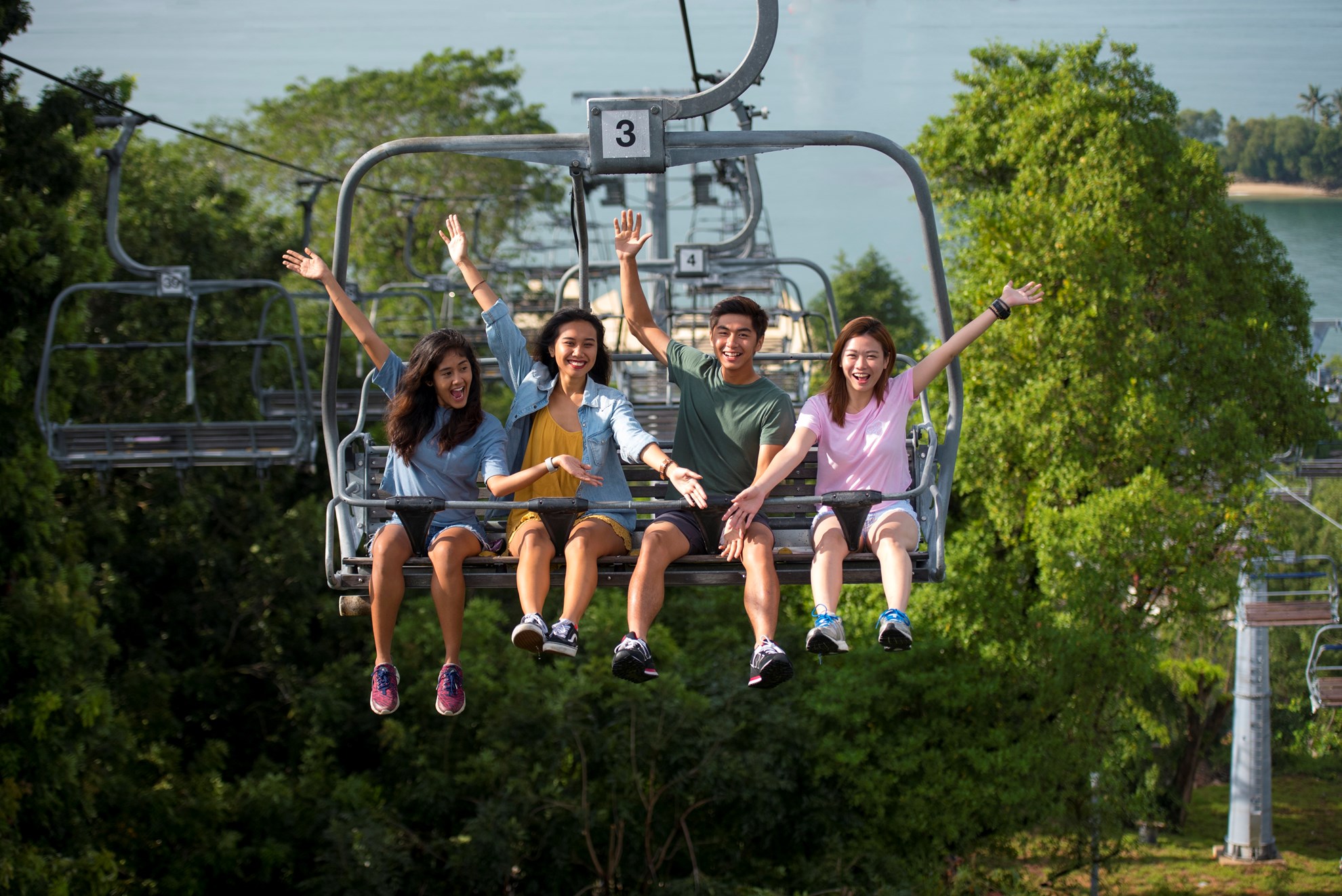 Combo: Vé  công viên nước Adventure Cove Waterpark™ + S.E.A. Aquarium™ - Vé vào cửa + Vé Skyline Luge Sentosa