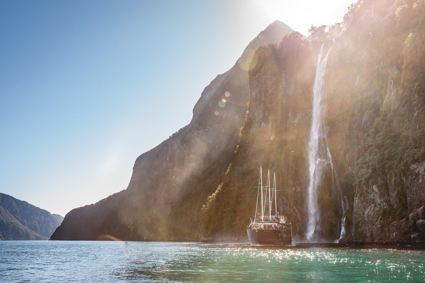 Tour đi thuyền ở Milford Sound, khởi hành từ Queenstown