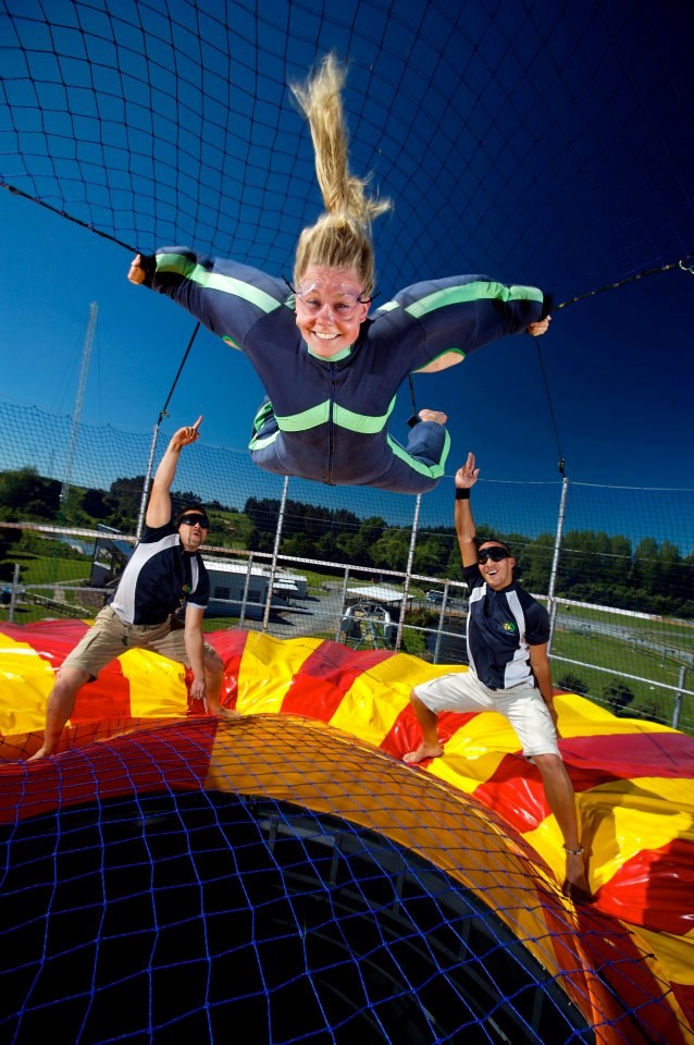 Velocity Valley - Freefall Xtreme (Bay lơ lửng trong cột gió khổng lồ)